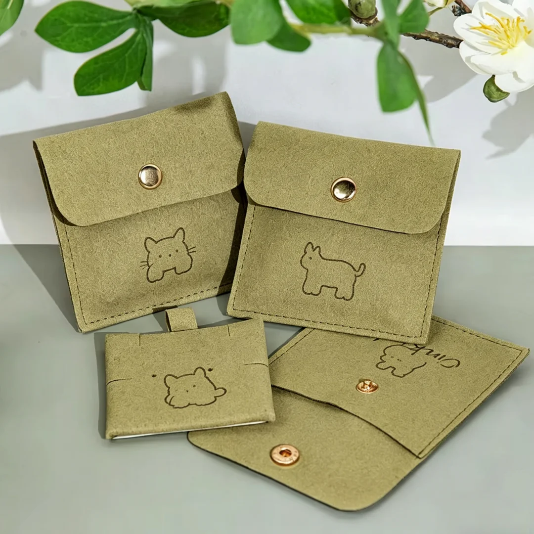 sacs-a-bijoux-en-microfibre-8x8cm-en-gros-mini-emballages-personnalises-pour-bijoux-avec-logo-en-relief-pour-presentation-en-boutique