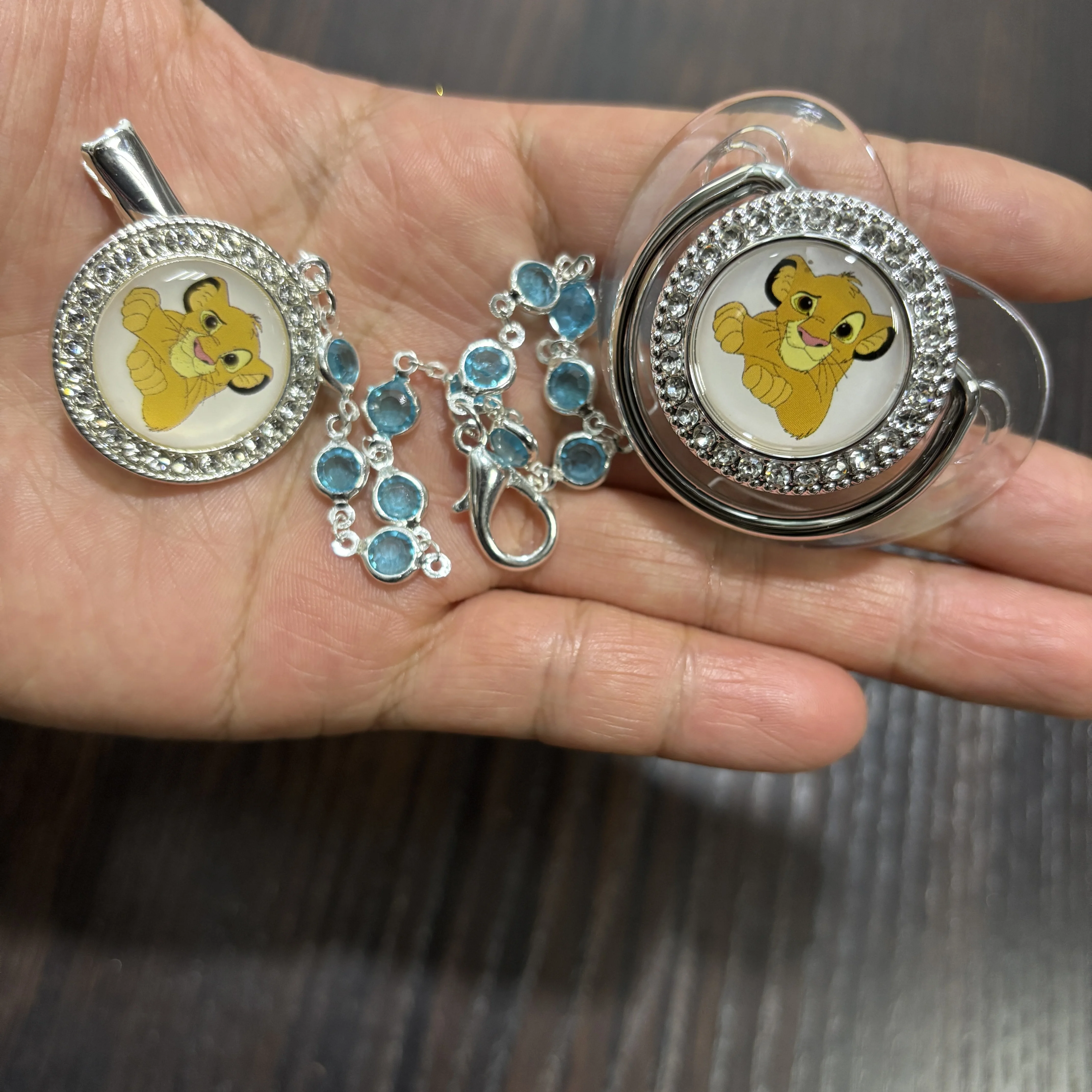 Infant Pacifier with Dust Cap  - đánh giá và giá Newborn Gift Set