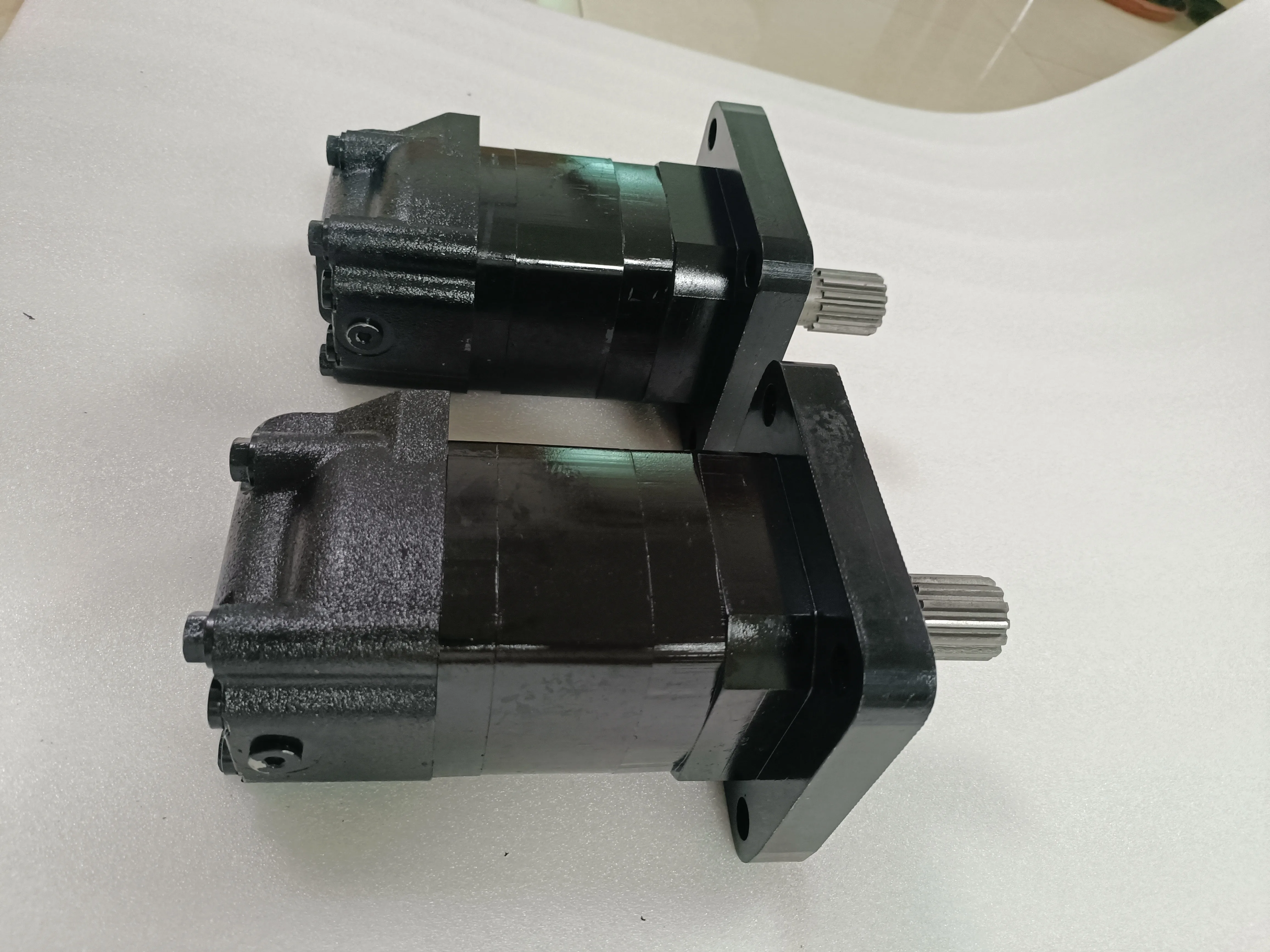 Original Quality Hydraulic Gear Motor 167-0005-001 For Bobcat 400S 463 Wheel Mount Motor 4000 Compact Series Hydraulic Motor