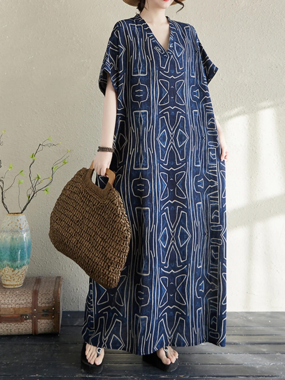 صيف جديد حجم كبير المرأة القطن الكتان طباعة V-Ne فضفاض بسيط عطلة Sle طويل الدكتور الشاطئ النسخة الكورية تخفيف