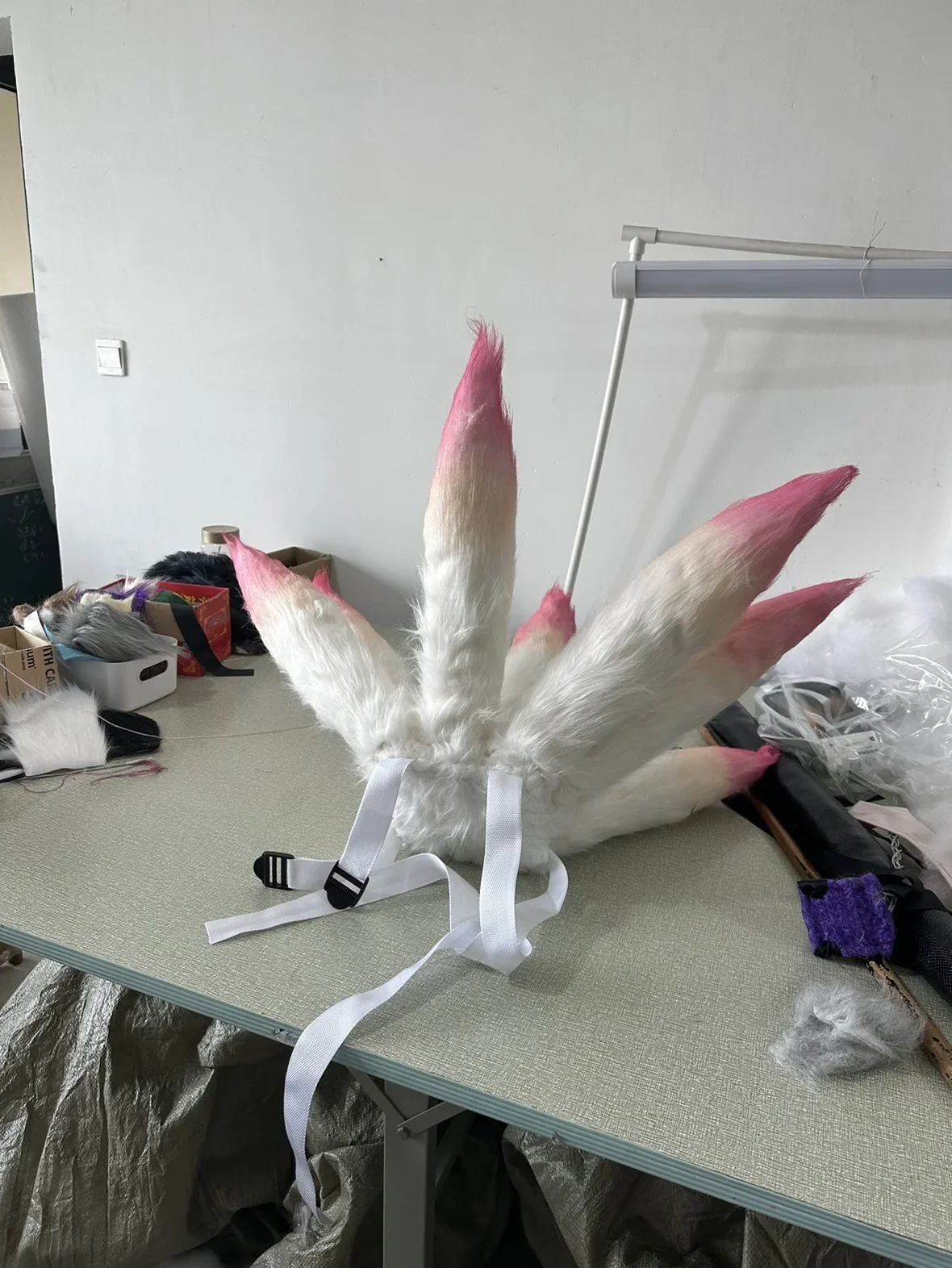 La coda della volpe a nove code Miracolo Cuore caldo Luna Coda di volpe Prestazioni per bambini Cosplay Prop Appendere la coda in vita