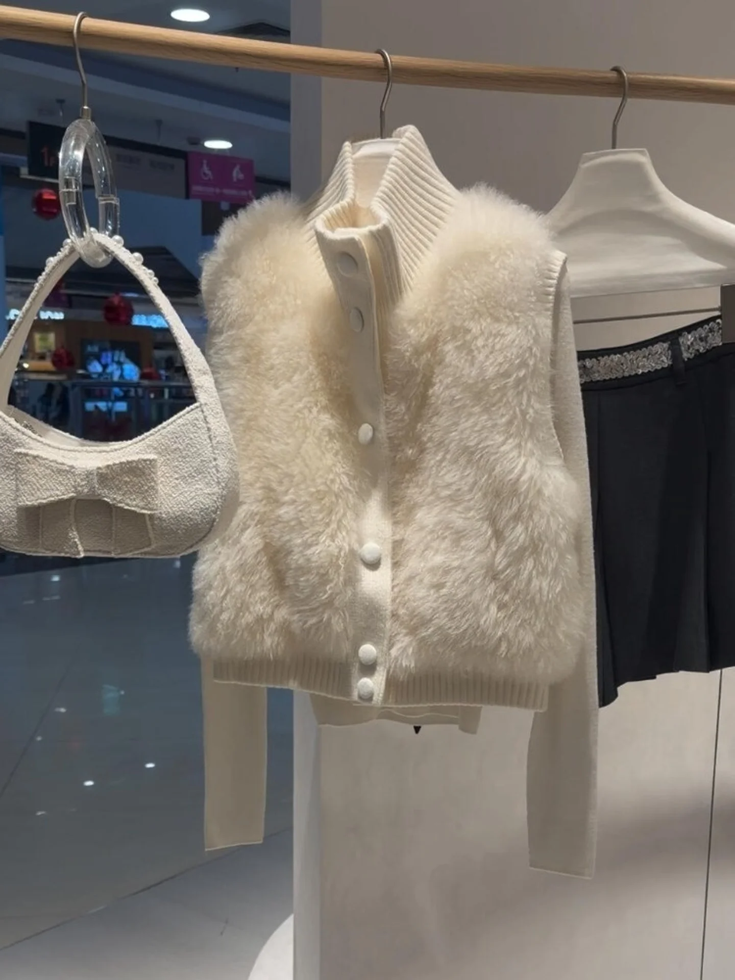 

Белый пушистый вязаный свитер-жилет женский, зимний, модный, люксовый, утепленный, с длинным рукавом, стандартный крой, на одной пуговице