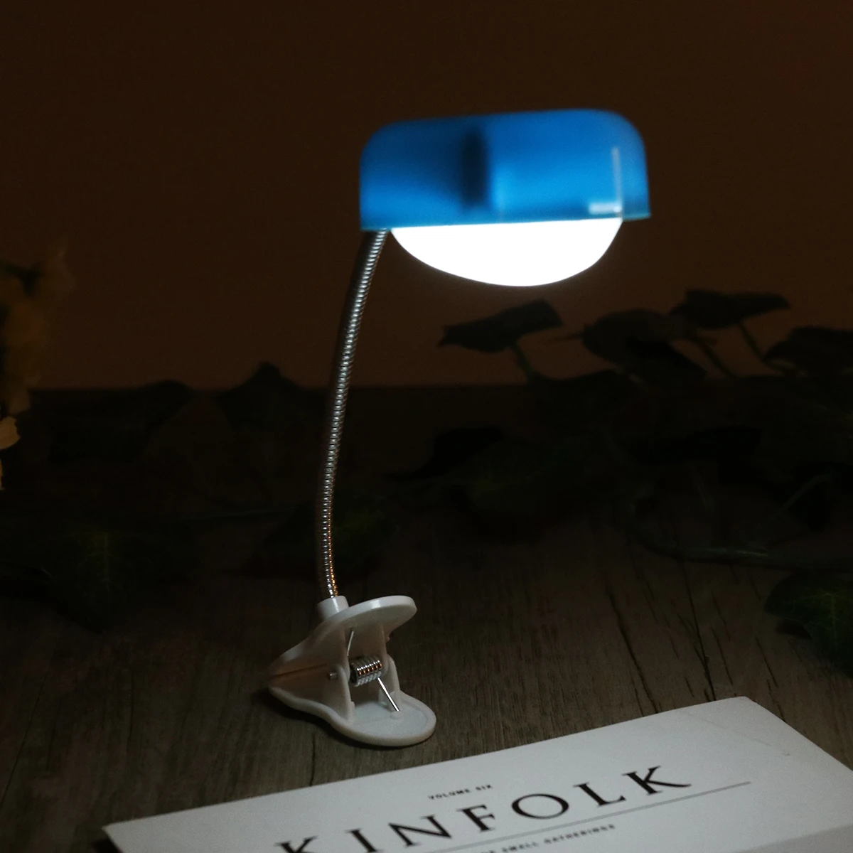 

LED Eye Protection Desk Lamp Clip Light Blue Child Heart Shape Clamp Portable Operated Soft Beams No Glare Non Radiation