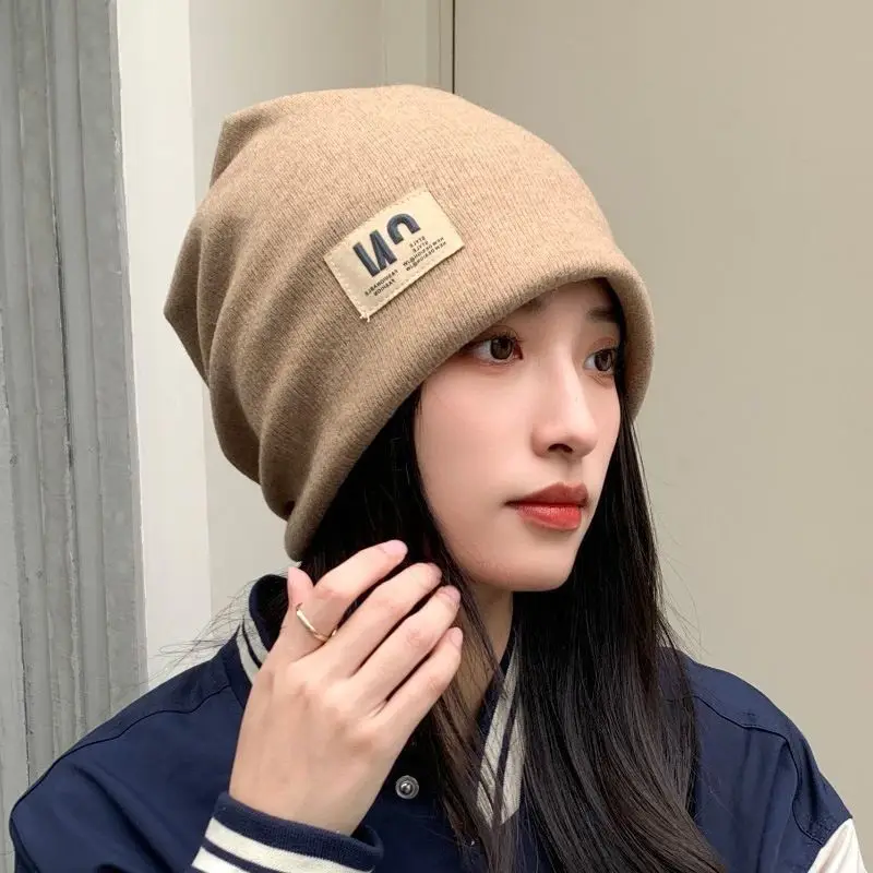 El nuevo estilo de gorro cálido con protección para los oídos, gorro tejido Baotou para mujer, muestra la cara, pequeño sombrero salvaje a prueba de viento para confinamiento