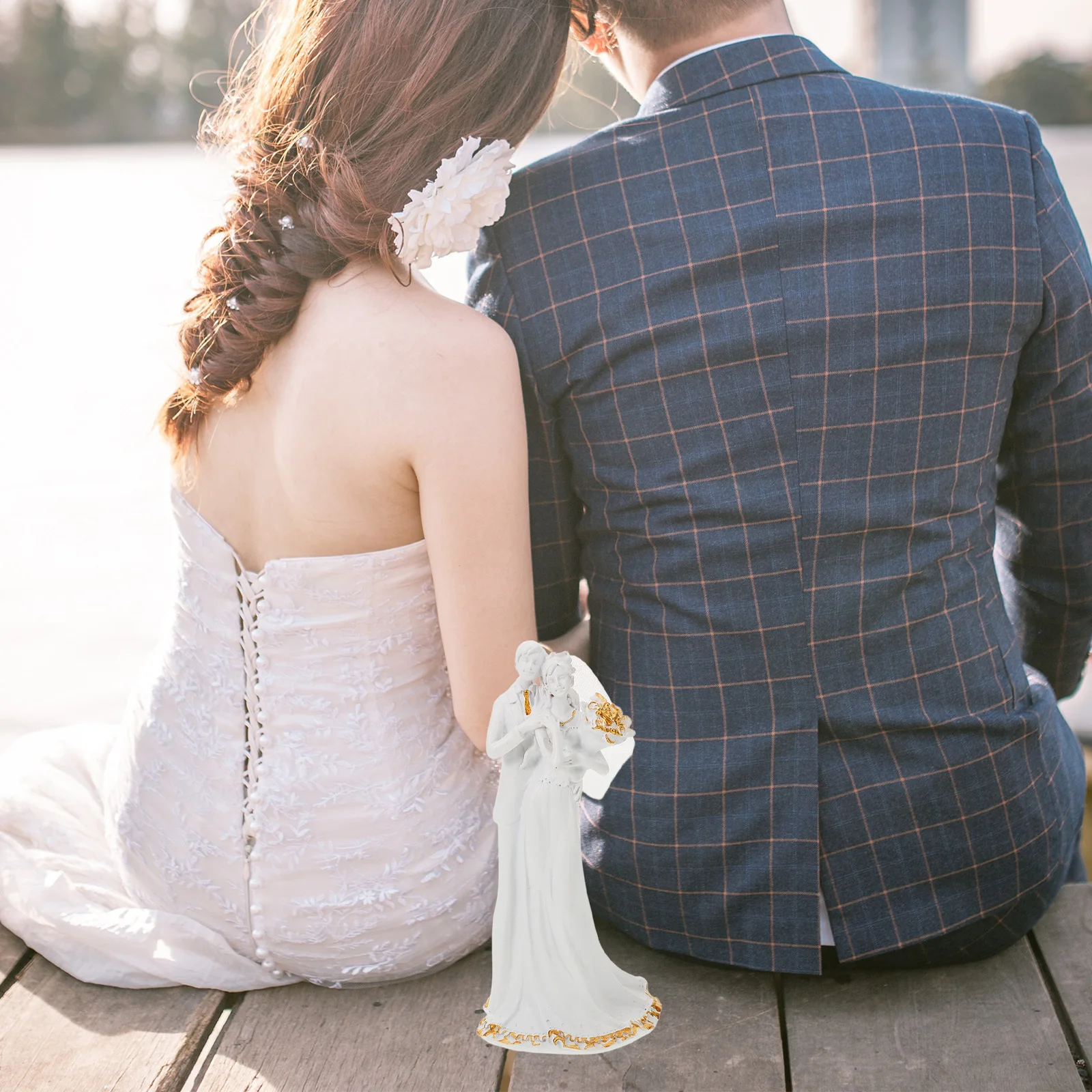 

Wedding Romantic Couple Sculpture Resin Hugging Bride Groom Statue Decor Desktop Car Dashboard Anniversary Gift