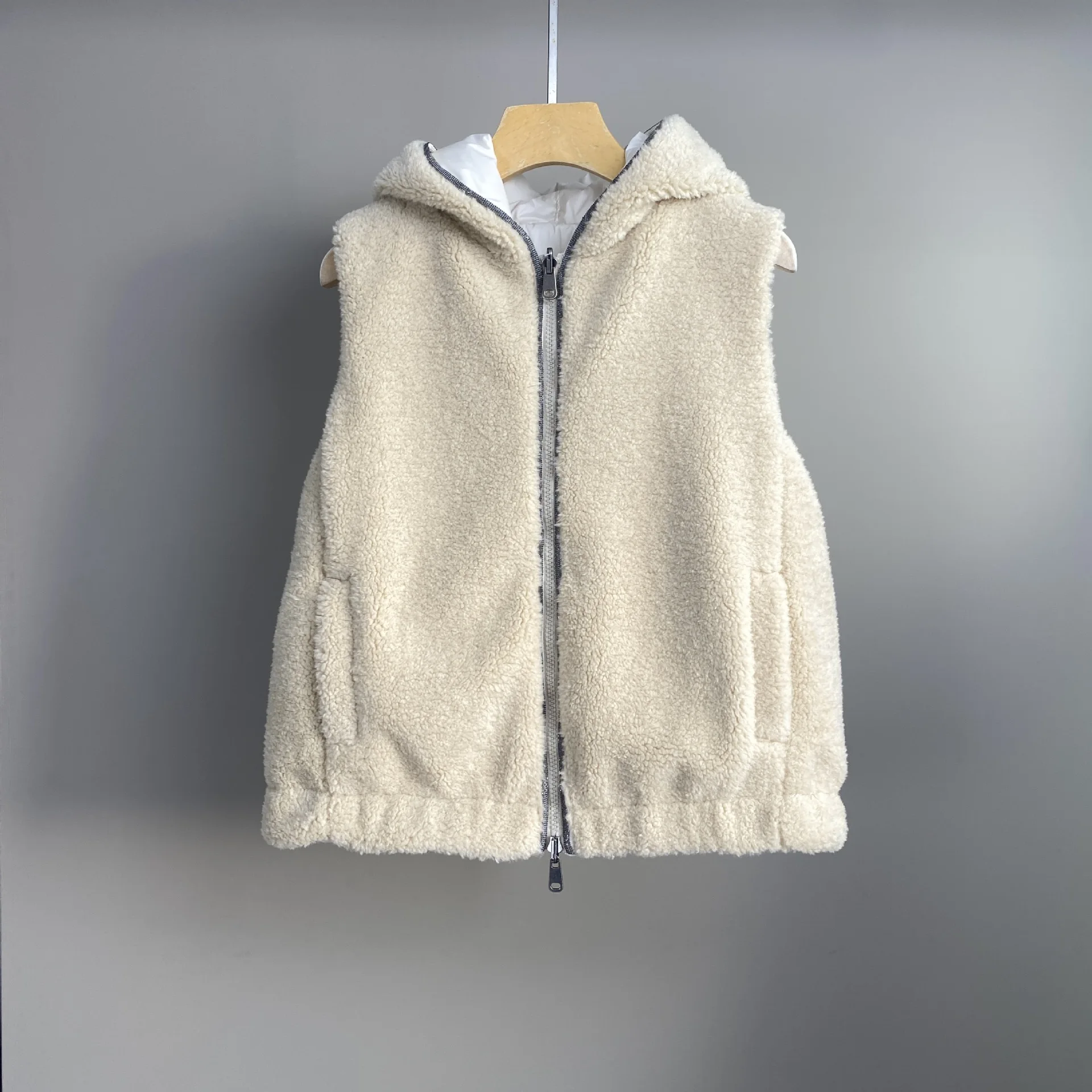 

2025 Autumn/Winter New Style Chain-Inlaid Goose Down Reversible Hooded Vest For Women