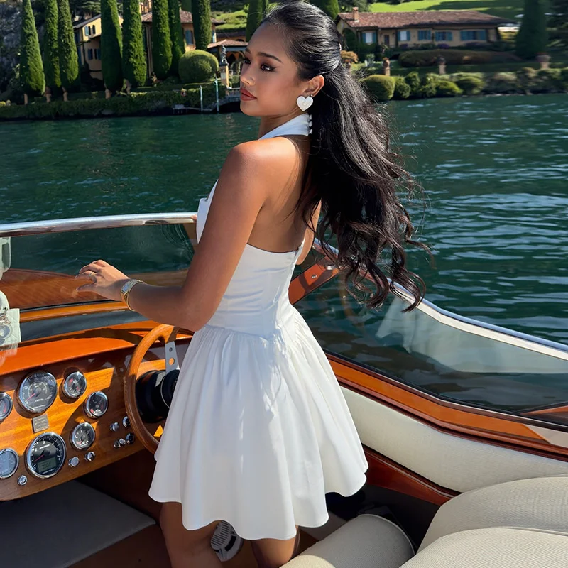 Doyerl Halter Backless Senza spalline A-line Abito bianco Donna Sexy Night Club Party Corsetto senza maniche Ruffles Compleanno Mini abiti