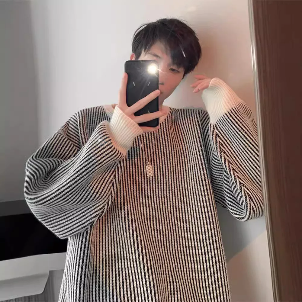 Sweater rajutan leher bulat bergaris untuk pria, model baru musim gugur dan musim dingin, pullover rajutan, pakaian longgar serbaguna ala Jepang
