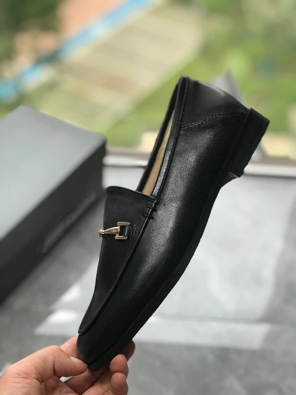 Withered British Fashion Buckle Leather Comfortable Breathable Flat Shoes Elegant Metal Office Ladies Leather Loafers