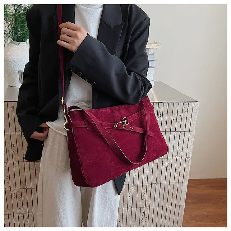 

Fashionable Women's Tote Bag Crafted From Camellia-Patterned Leather Featuring Casual High-End Lasting Lightweight Daily Look​