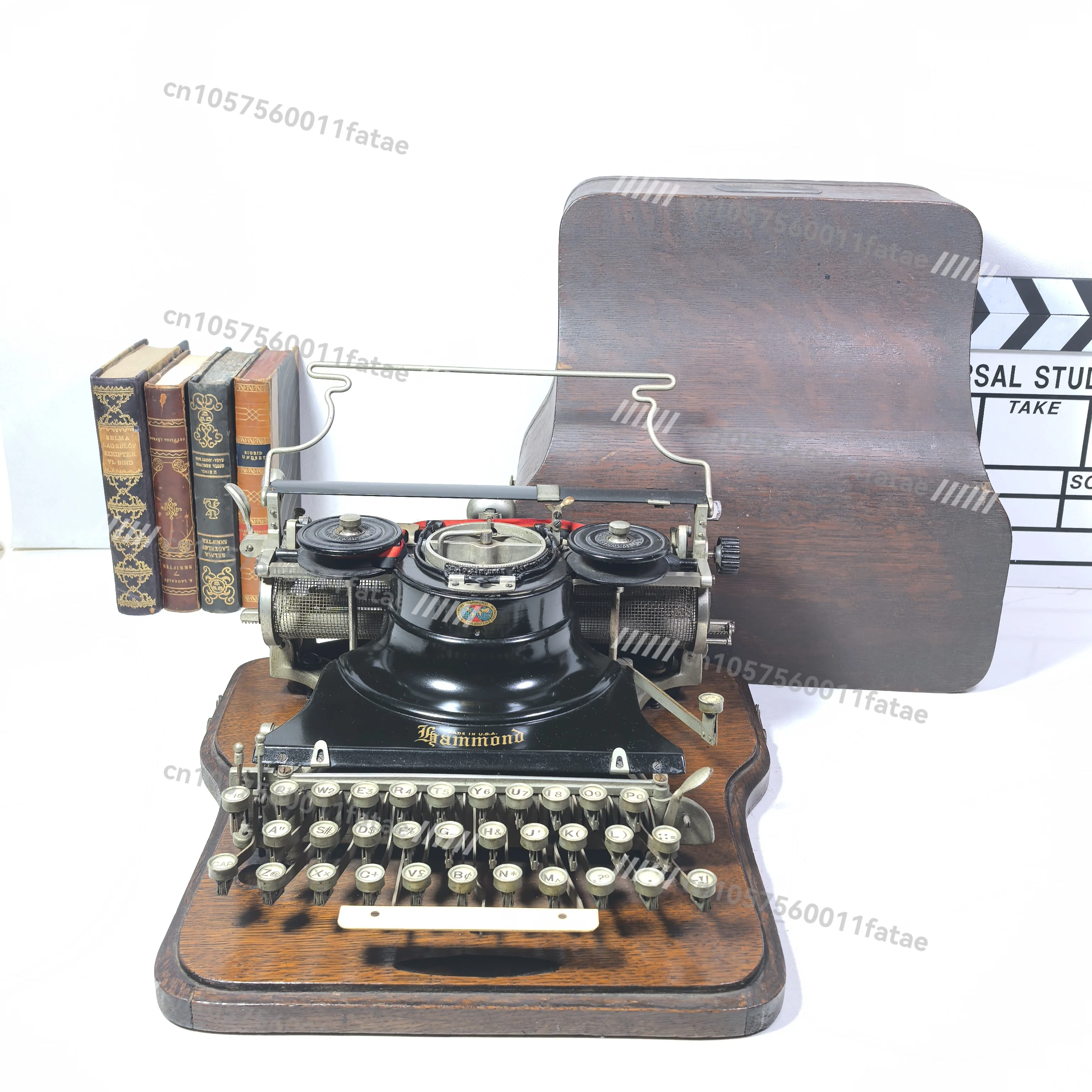 

Old-fashioned Purely Mechanical English Typewriter, Second-hand