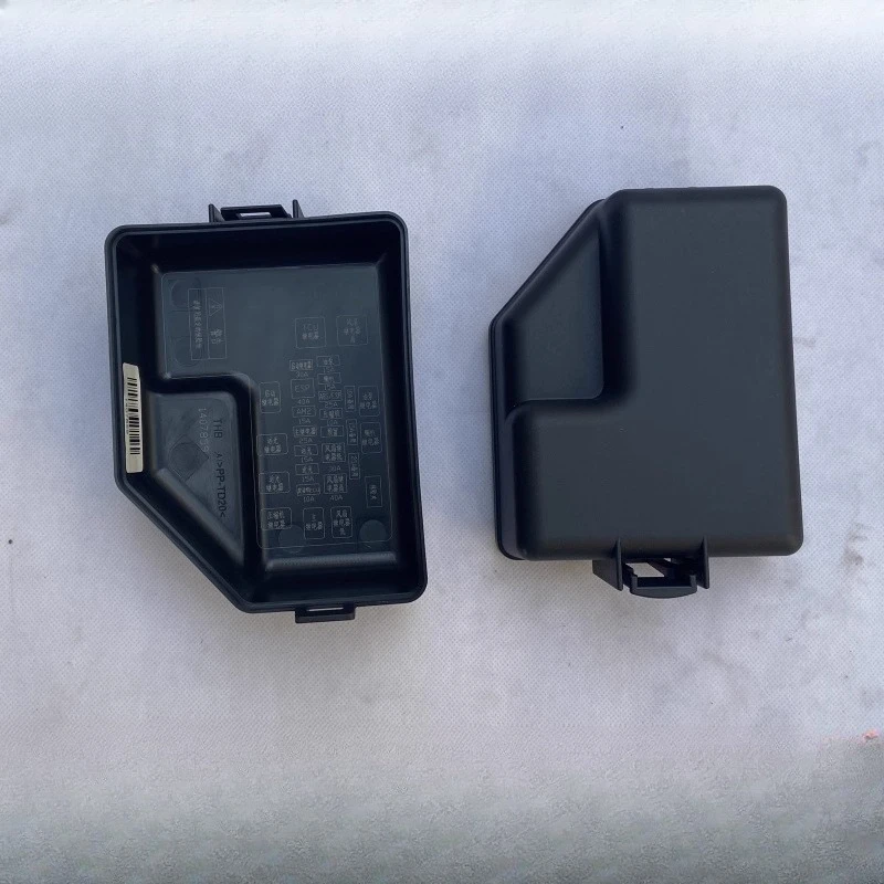 

1pc For Great Wall Voleex C30 Florid Phenom C30 C50 M2 M4 H1 V80 Engine Compartment Fuse Box Cover Waterproof Housing