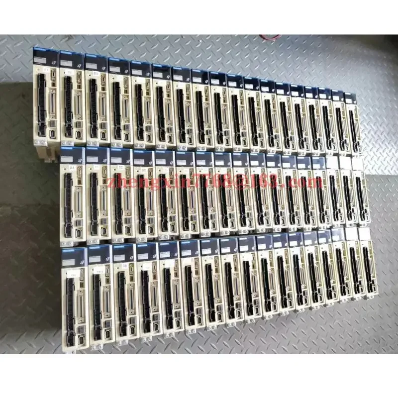 Used Servo Drive SGDV-2R8A11B002000 SGDV 2R8A11B002000 Normal Function Tested OK