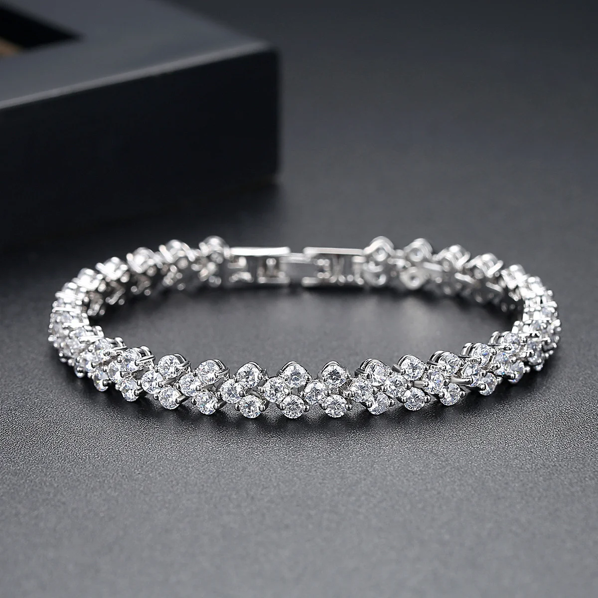 

Sparkling D VVS1 Moissanite Tennis Bracelet Full Diamond 925 Sterling Silver Plated White Gold Flower Bracelets for Women Man