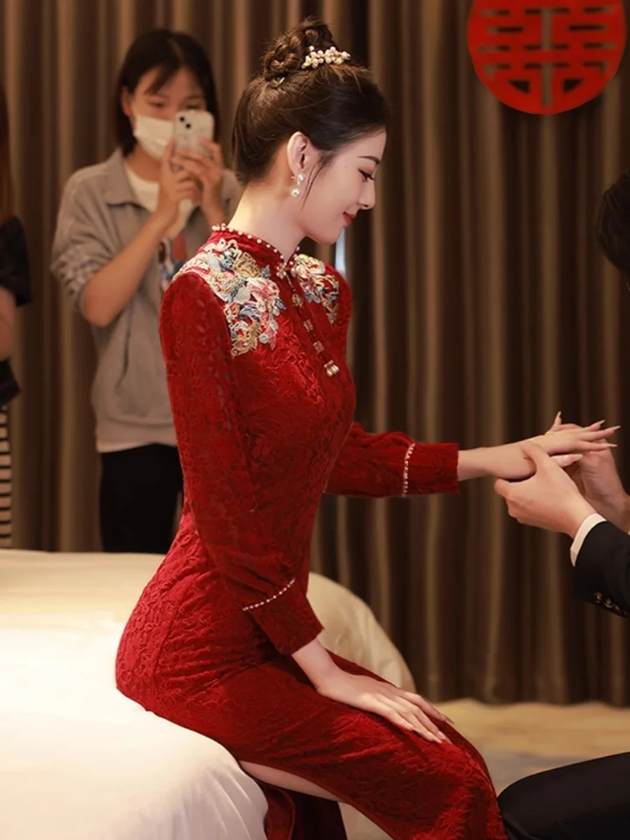 

Красное свадебное ципао с коротким рукавом и круглым воротником в китайском стиле, для церемонии помолвки, длинная юбка, женская модная одежда