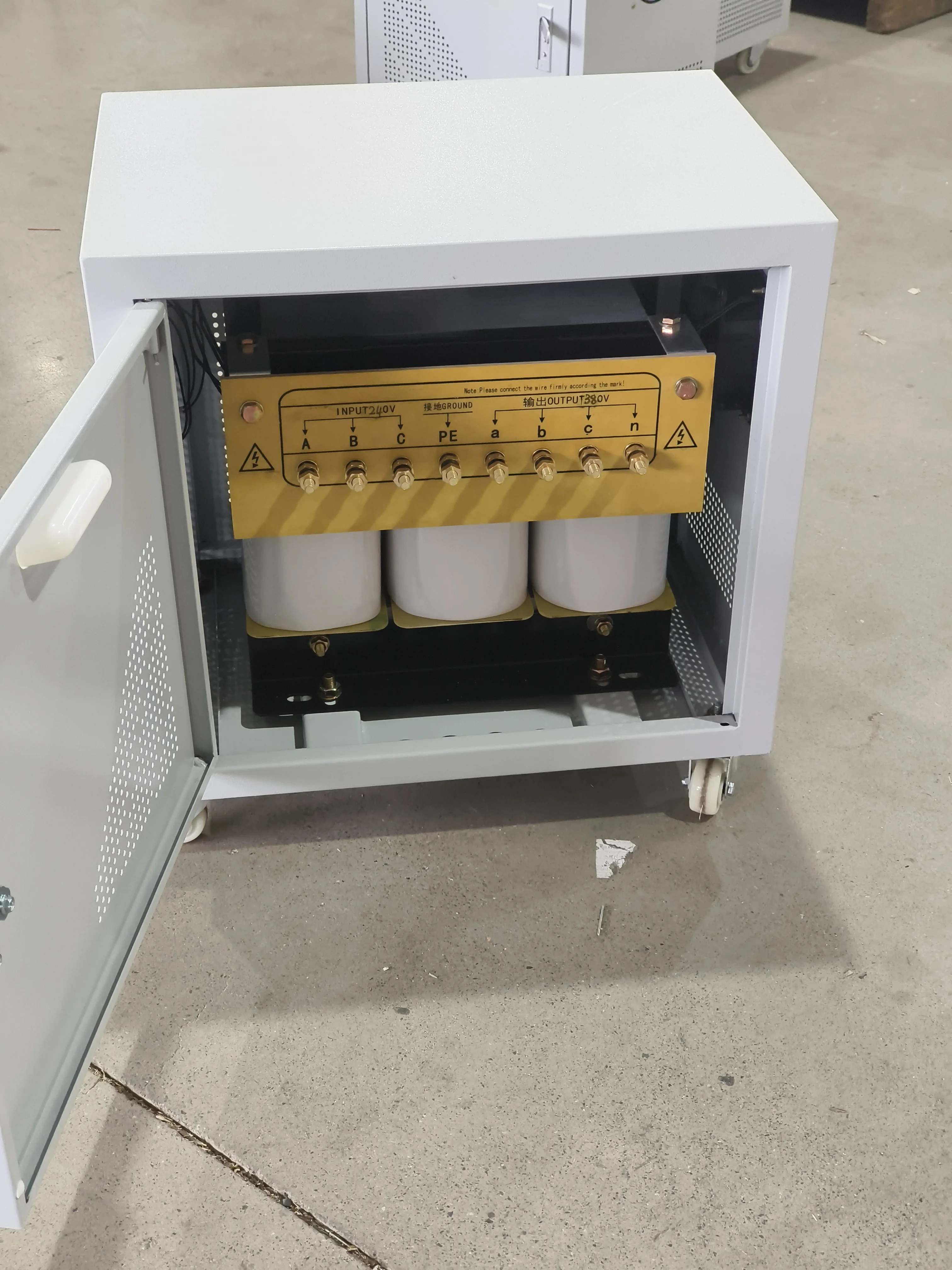 Trafo Variabel Otomatis Tiga Fasa / Variac TSGC2J 50KVA 50kw