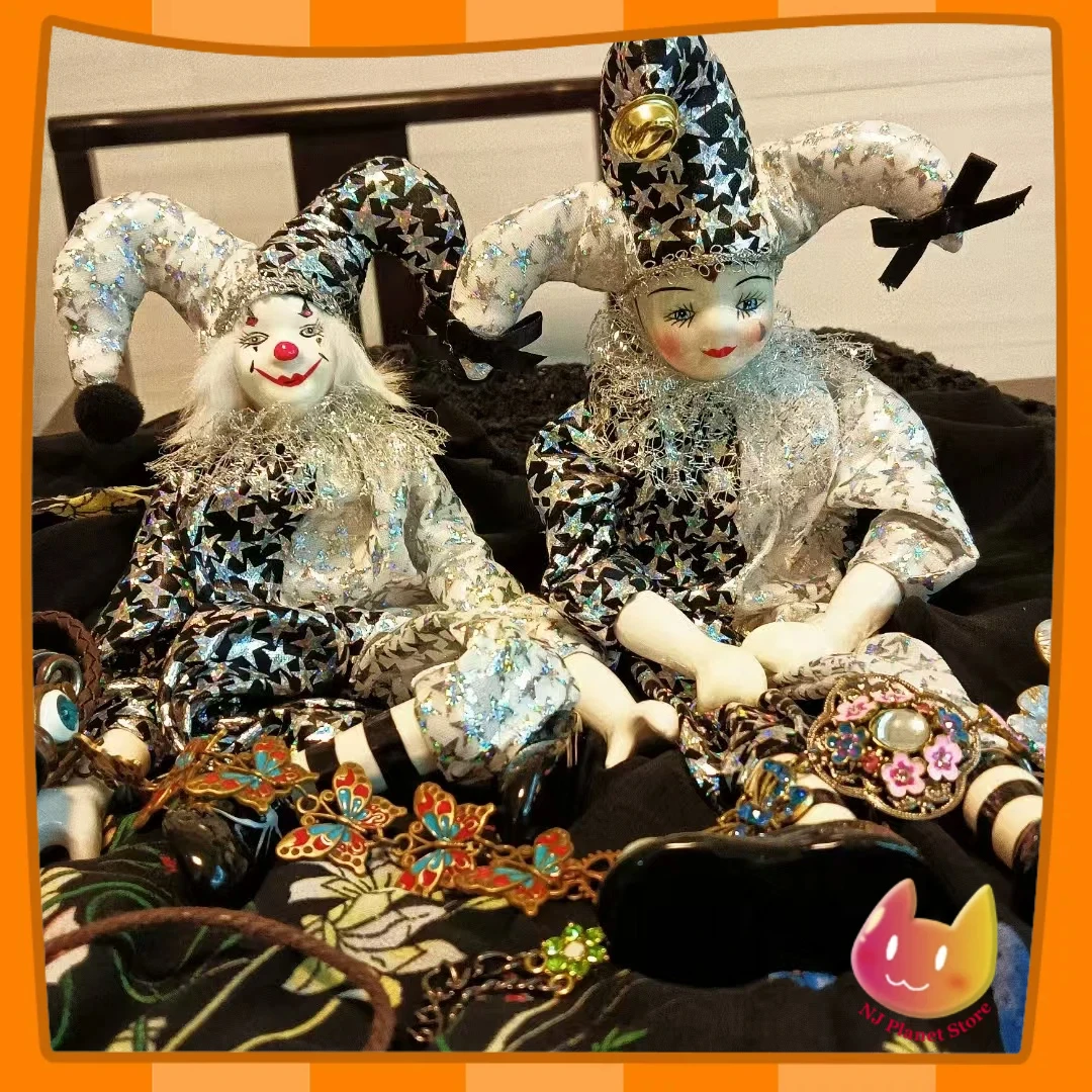 

22cm Porcelain Smiling Clown Doll Wearing Outfits Funny Harlequin Doll Circus Props Halloween Christmas Decoration Kids Gifts