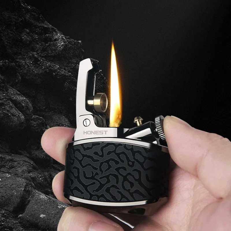 

New retro lighter windproof personality metal retro creative small sandalwood lighter men's smoking ignition tools wholesale.
