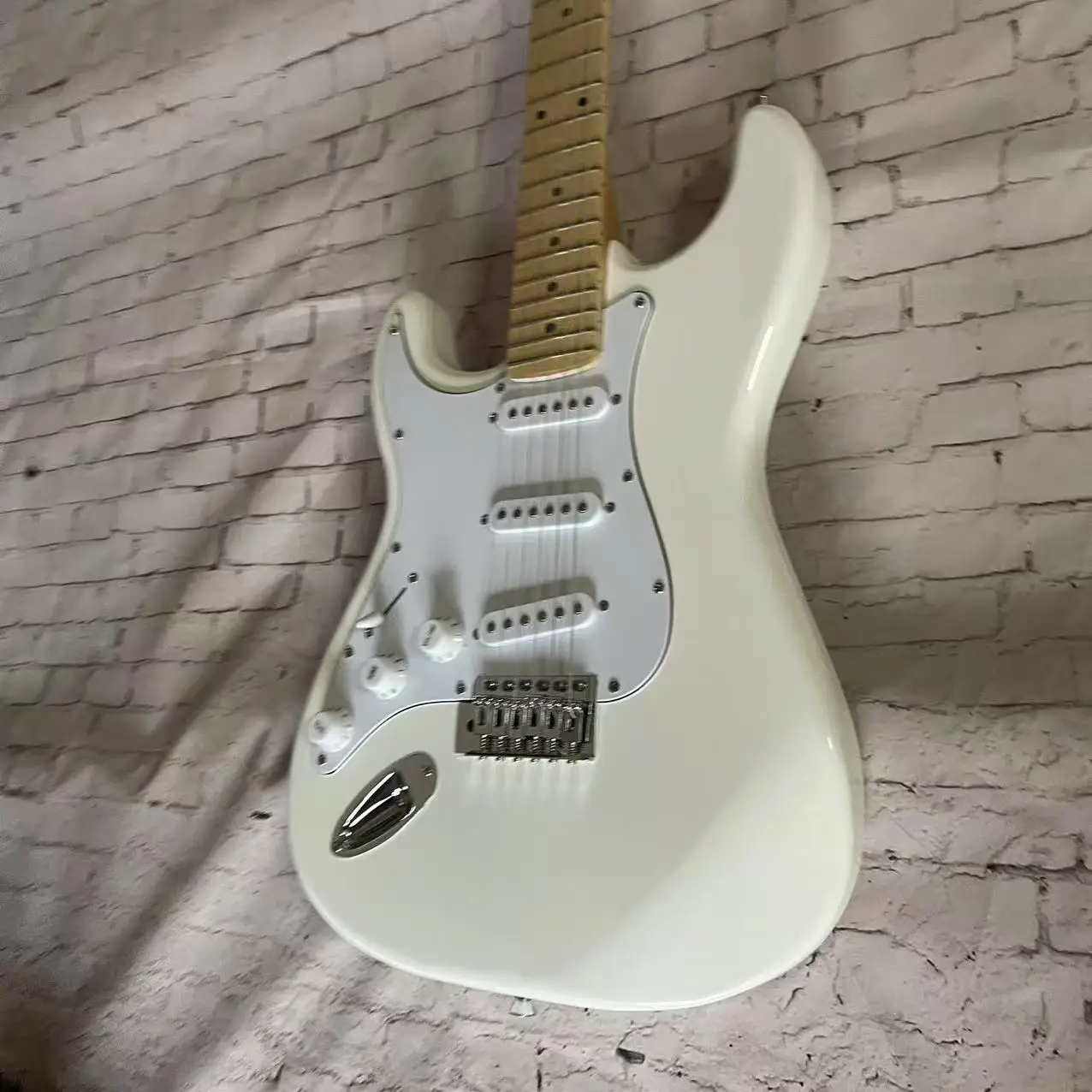 6-chord left-handed electric guitar, white body, factory shipped real picture, in stock, order shipped immediately