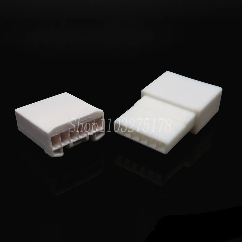 موصلات أسلاك السيارات 6 دبابيس 7183-6097 - close-up view