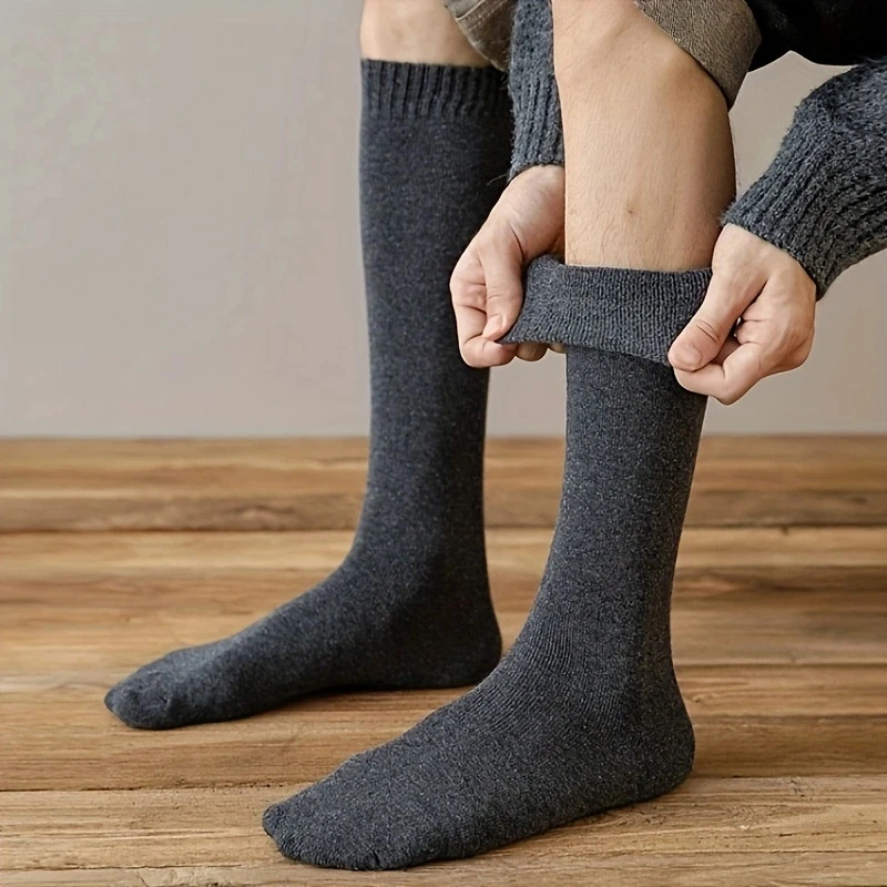 1 par de meias longas masculinas, meias grossas de panturrilha de outono e inverno, meias quentes de veludo de inverno, cor sólida de tubo alto
