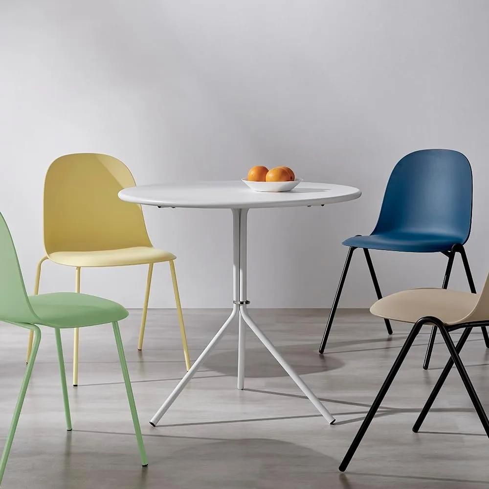 Minimalistyczne przemysłowe plastikowe krzesło do jadalni z metalową nogą, szybki montaż, odpowiednie do kawiarni wewnętrznych i zewnętrznych