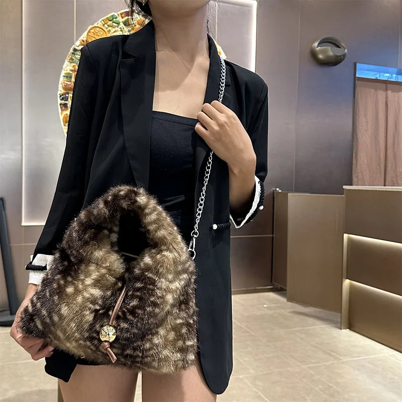 الشتاء لينة حقيبة دافئة فاخرة تصميم جديد المرأة فو الفراء حقيبة يد الفتيات رقيق سعة كبيرة حمل حقيبة عالية الجودة الفراء المحفظة