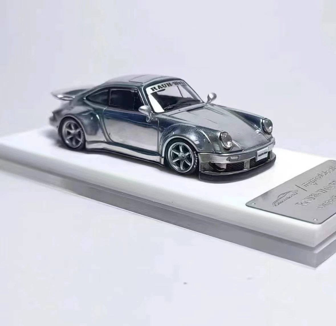 MC 1:64 RWB930 Duck Tail silver Limit 499 Raw Silver  /Red Model Car