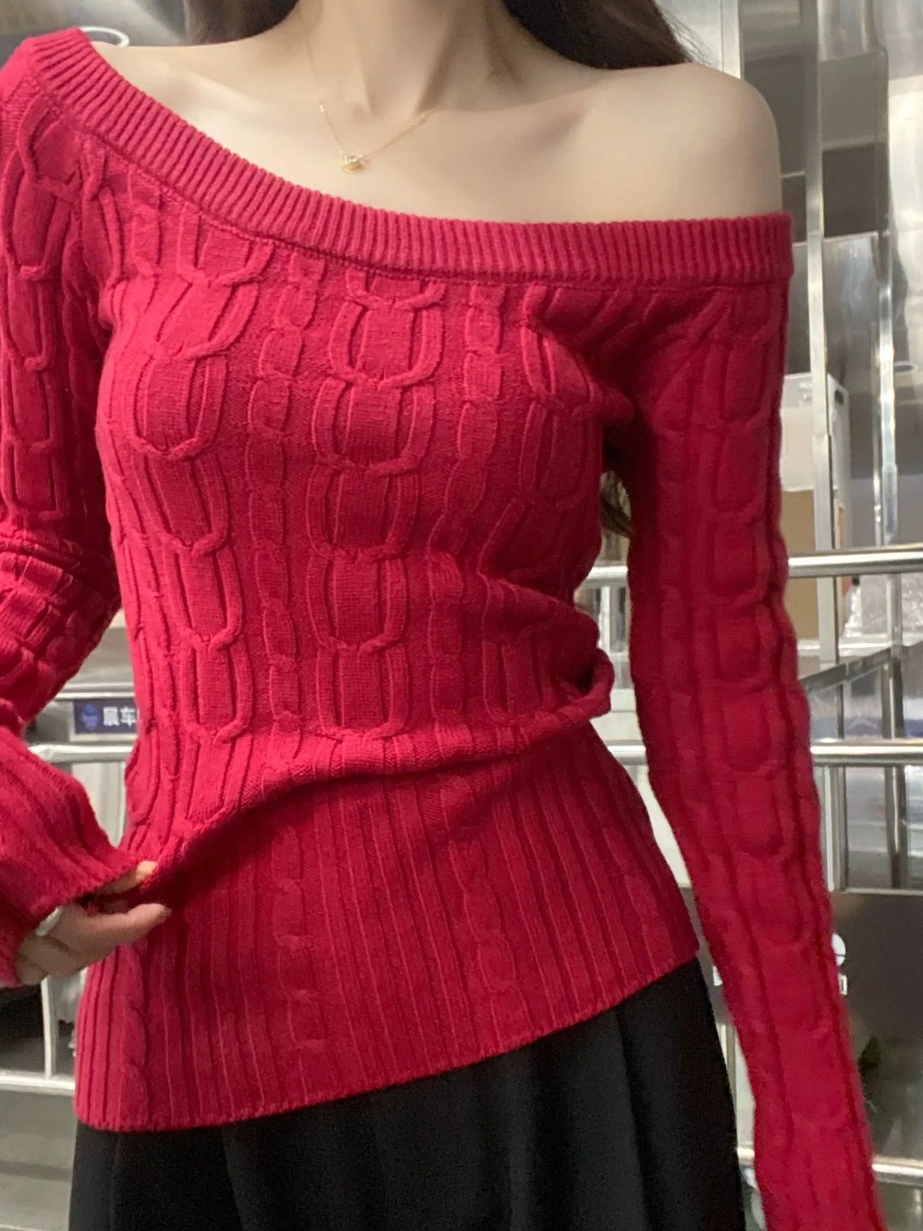 

KING BRAND Women's Knitted Crop Top Shoulder Bared Spicy Girl Slim Fit Long Sleeve One Shoulder Vintage Twist Winter New Arrival