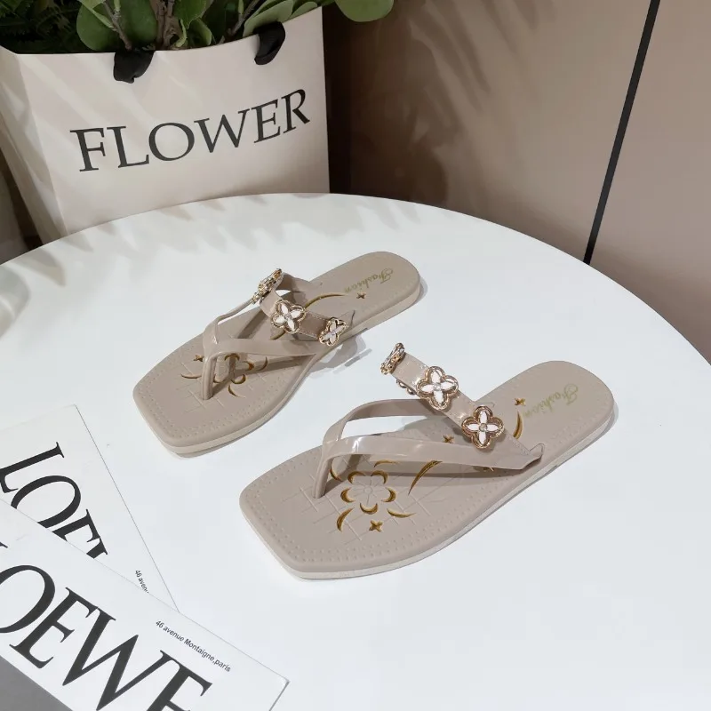 Summer New Flip-flops Florets Metallic Embellishments with Women's Sandals Sandals Fashion Women's Flip-flops