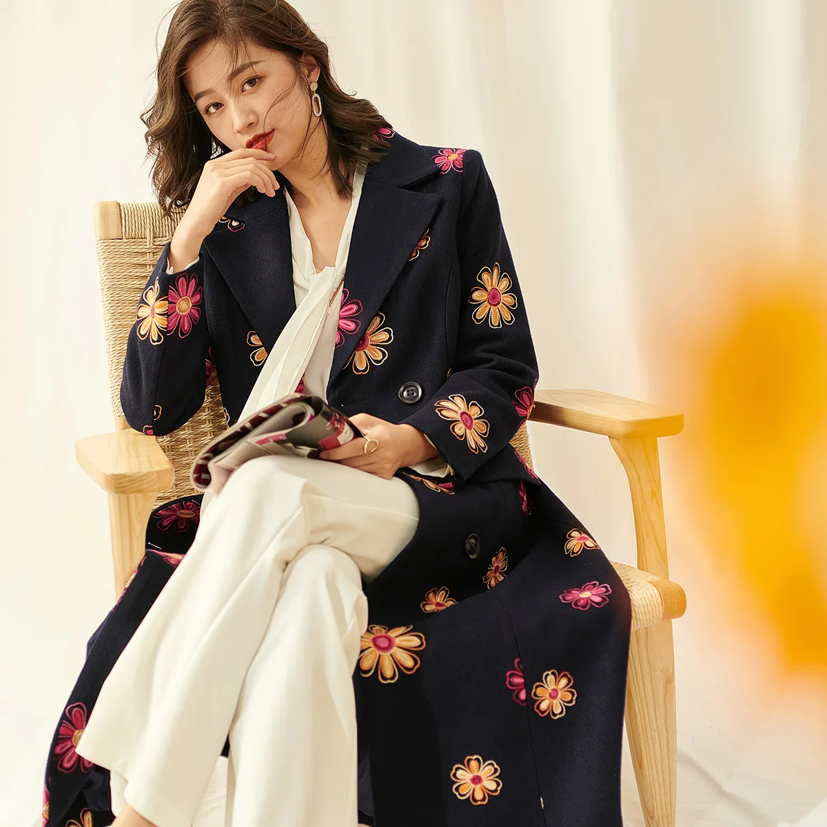 

Luxury Women Winter Wool Trench Embroidery Long Coat Double Breasted Long Sleeve Floral Thick Jacket Vintage Alpaca Outwear