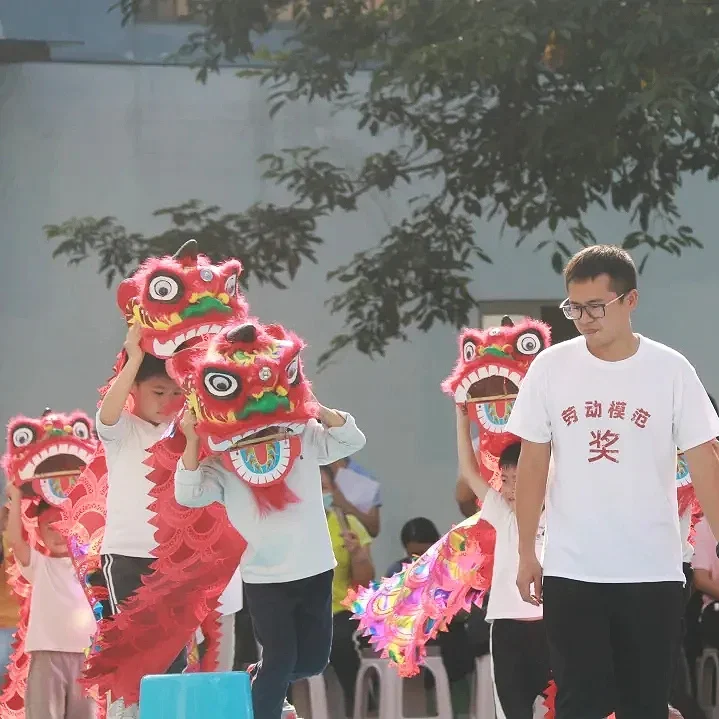 

Christmas Chinese Lion Dance Mascot Costume O For Children Cartoon Family Props Outfit Dress Party Carnival Festivall