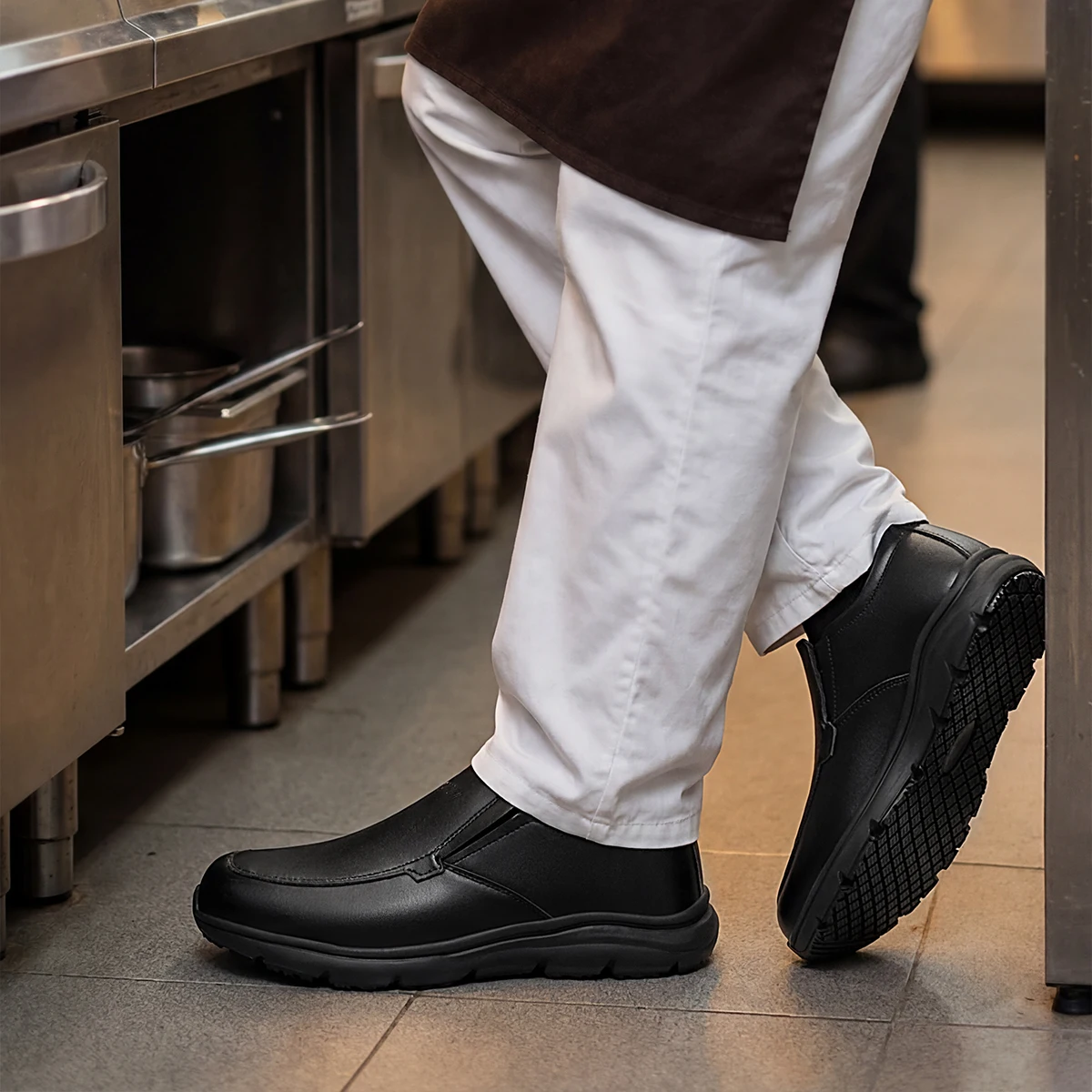 Men's Winter Chef Shoes, Slip Resistant & Oil Resistant Comfort Lightweight Kitchen Work Shoes for Restaurant Back of House