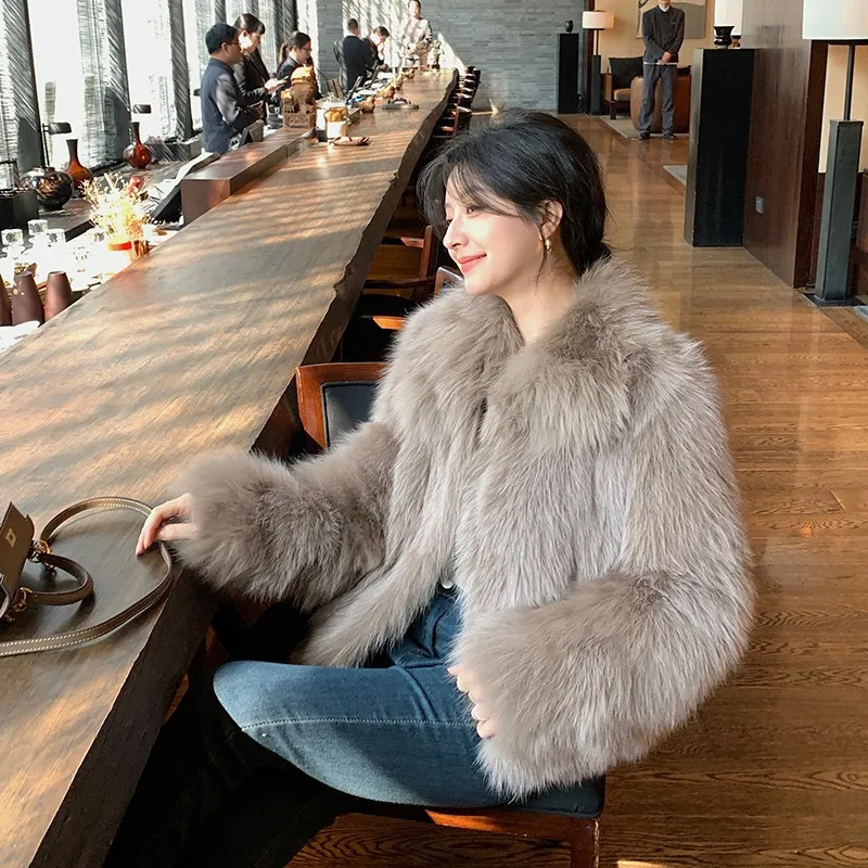 معطف شتوي جديد لعام 2025 من فرو الثعلب الصناعي للنساء سترة سميكة بياقة مقلوبة