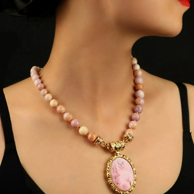 New Magnetic Buckle Design of the Middle-aged Jewelry Elegant Light and Luxurious, Versatile Niche Exquisite High-end Necklace