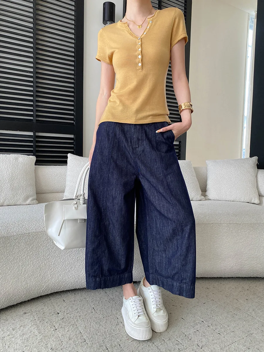 Sommerliche Damenjeans in unifarbenem Design mit hoher Taille, schlank machendem Schnitt und geradem, weitem Bein. – Detail 20