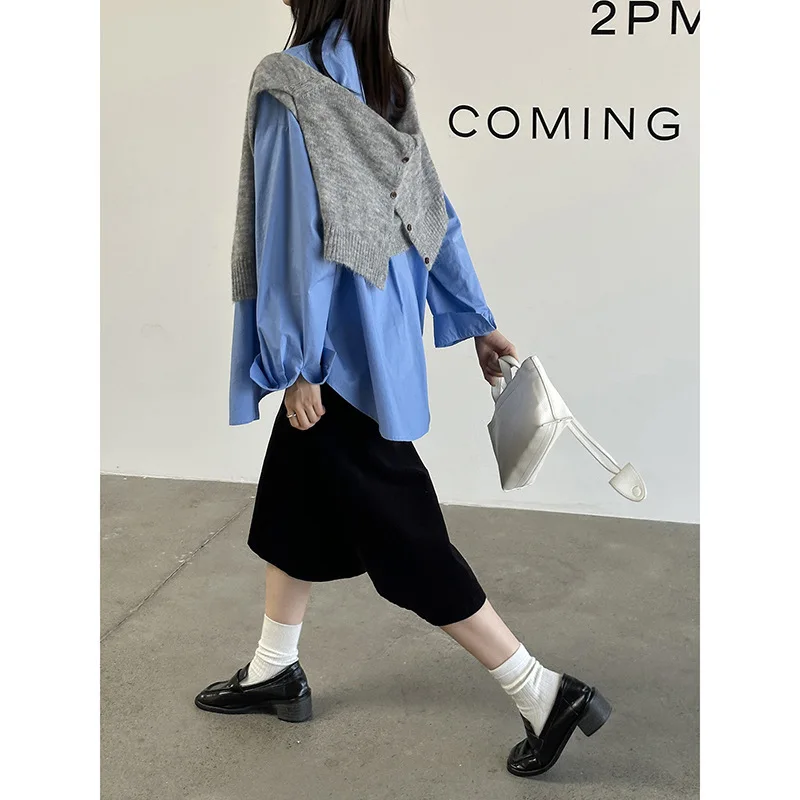 

The New Fall 2025 Lapel Shirt Has A Loose Design and Long Sleeves, Layered with A Loose and Versatile Top