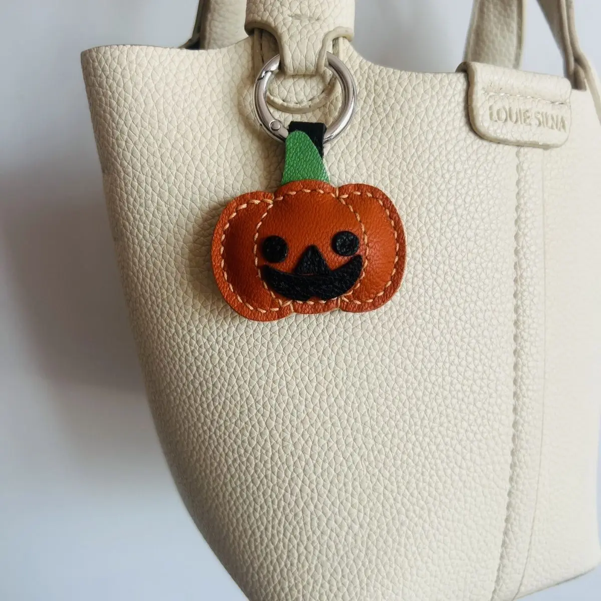 

Handmade genuine leather Christmas pumpkin keychain for car bag charm cute decorative gift