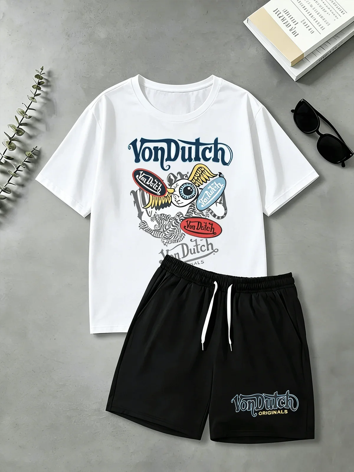 

Retro Print Summer Casual Mens T-Shirt And Shorts Set