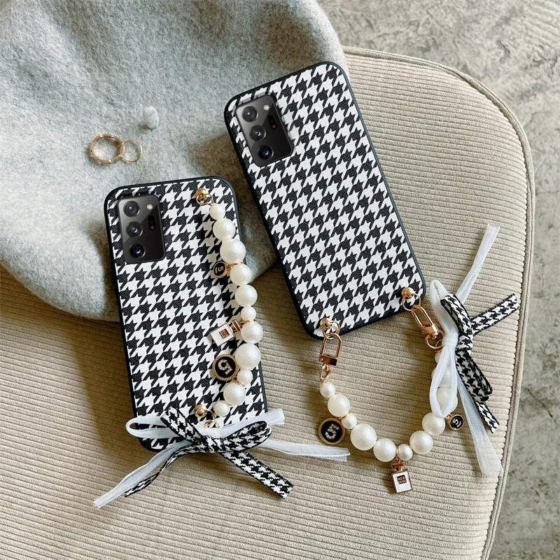 Luxury Houndstooth Leather Pearl Bracelet Chain Soft Case For Samsung Galaxy S21 FE S9 S10 S20 S23 S22 Ultra Note 20 10 Cover