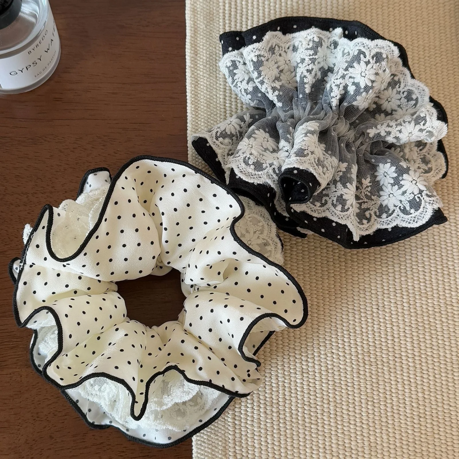 1 قطعة الحد الأدنى ومتعددة الاستخدامات الدانتيل تكدرت كبير Scrunchie إكسسوارات الشعر مع الراقية يشعر 2025 نمط جديد