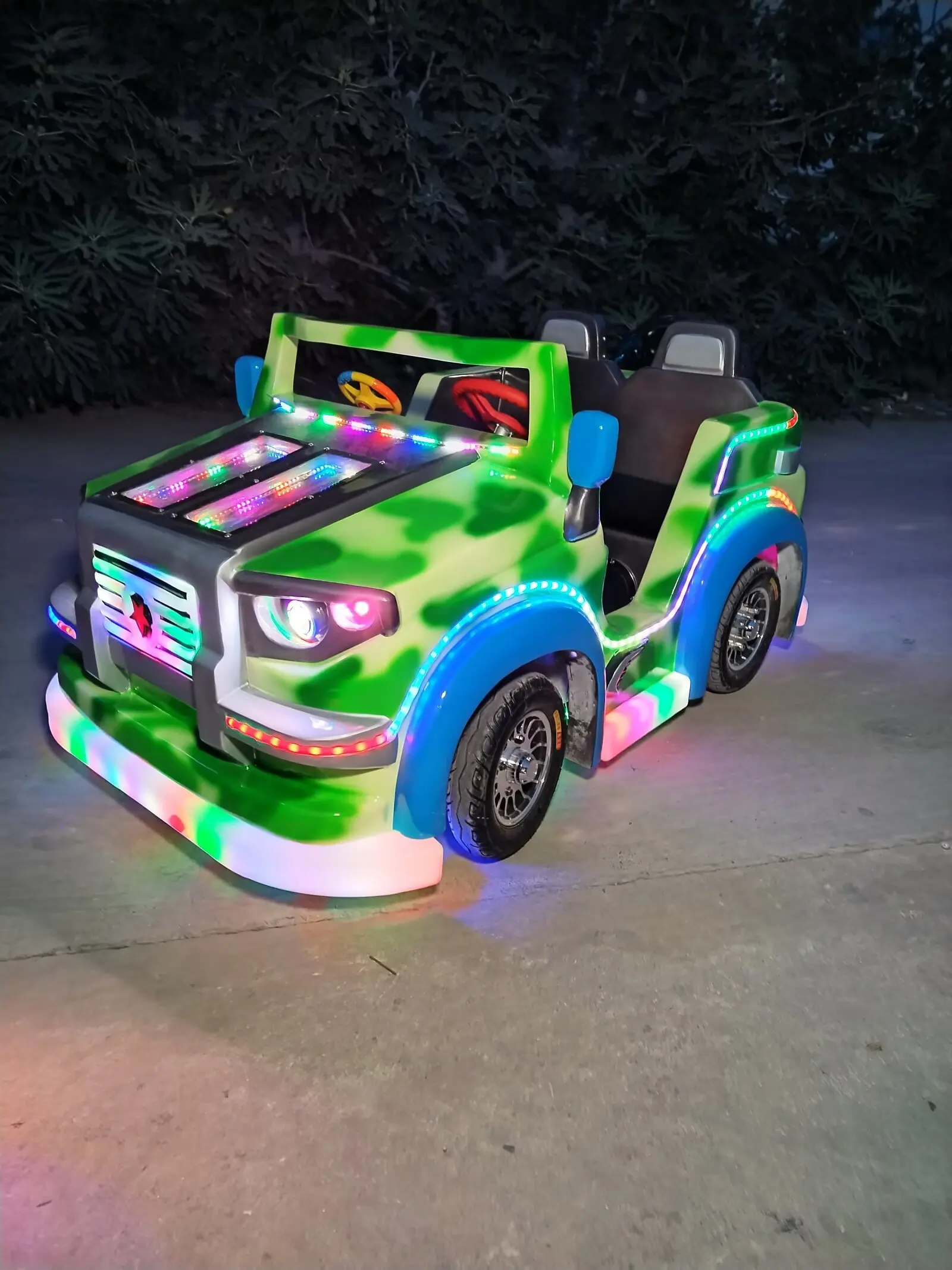 Directe fabrieksverkoop Educatieve binnenauto Kinderspellen Hot Sales Amusement Themapark voor de kleuterschool Tuin Gemaakt van glasvezel