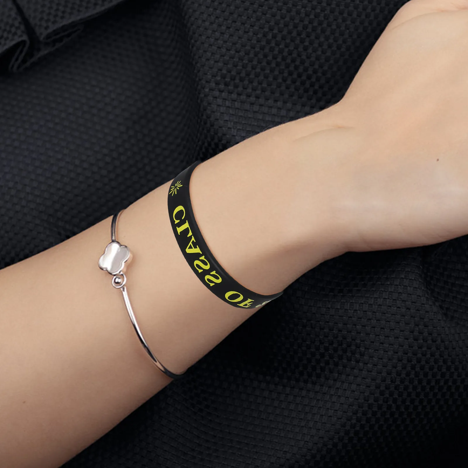 

24Pcs Silicone Graduation Wristbands Class of 2025 Commemorative Party Favors Flexible Soft Elastic Bands for Graduation