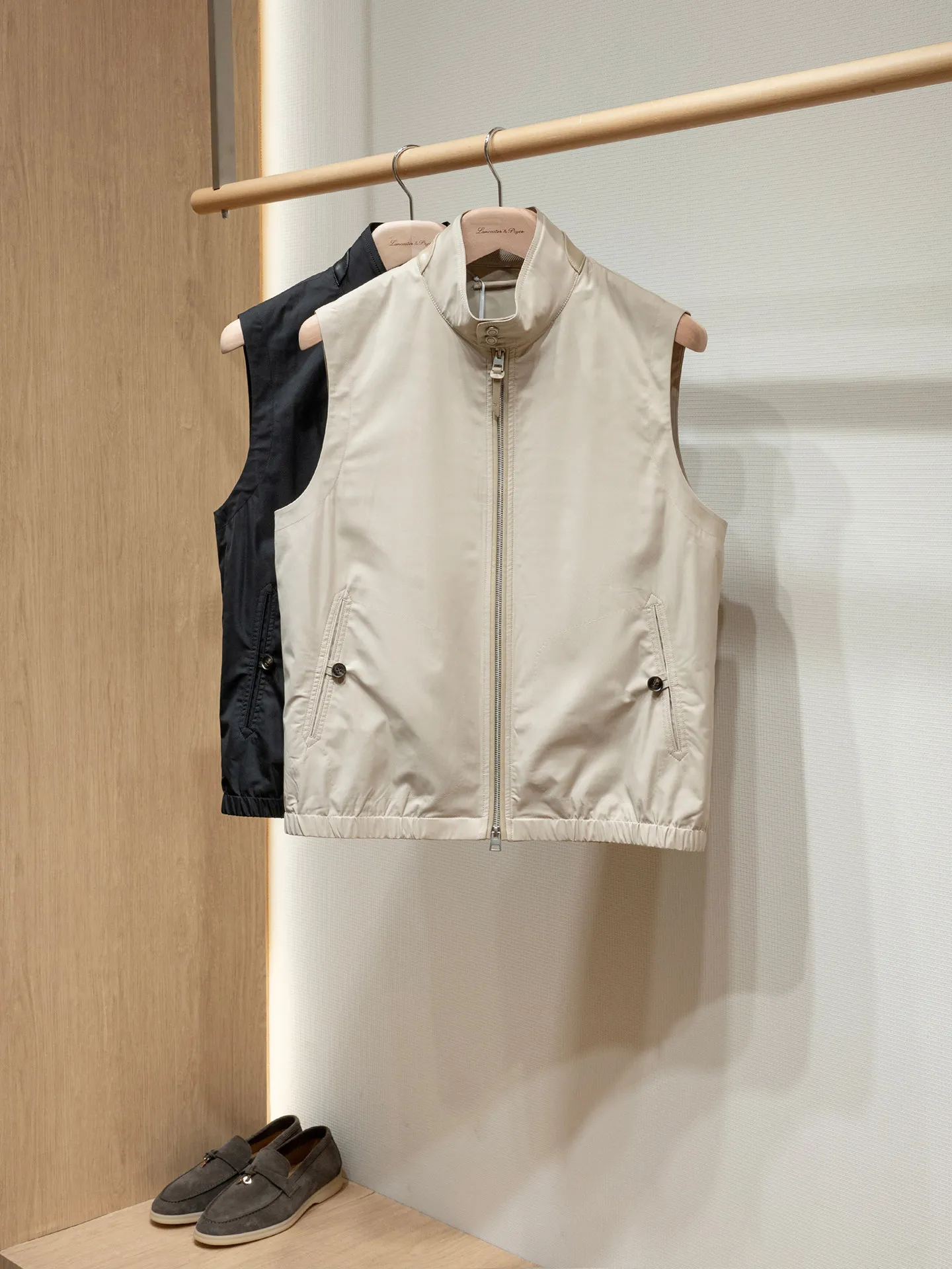 

Мужской жилет с воротником-стойкой из ткани Sorona с тройной защитой, в стиле old money, для гардероба.