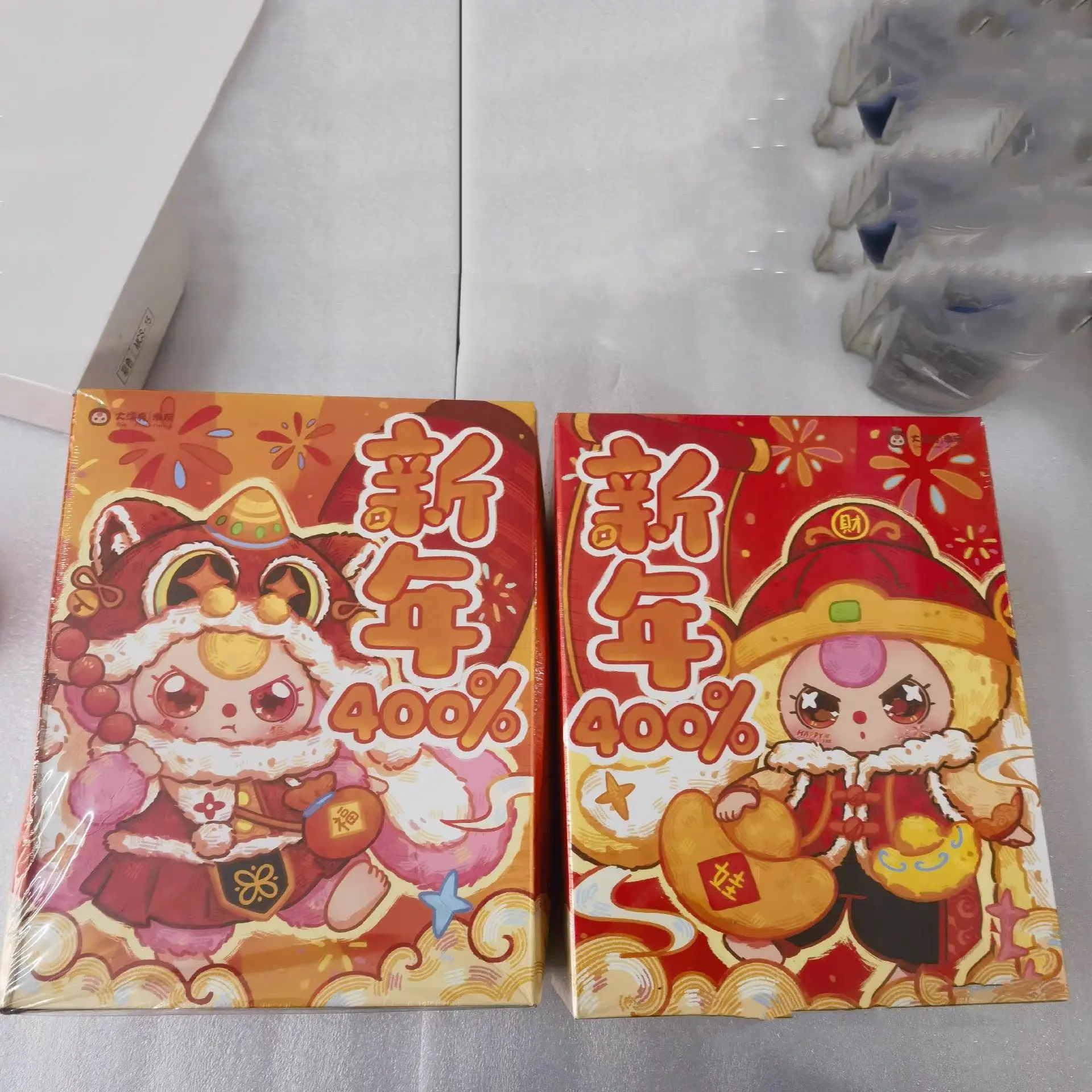 

Подлинная в наличии, детская трехлетняя новогодняя серия, 400% слепая коробка, игрушки, милая загадочная коробка, пушистые куклы, украшения, подарки