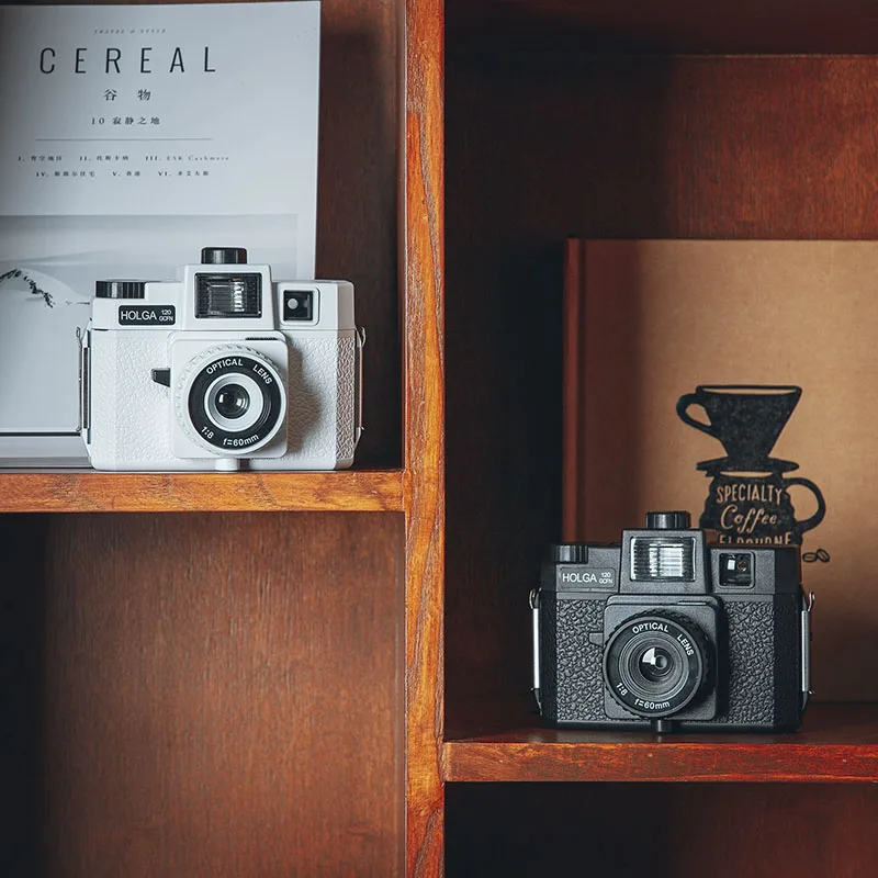 

Holga 120GCFN Camera Color Camera with Built-in Color Flashing Glass Lens Yellow Red and White Light Leakage Master Retro Camera