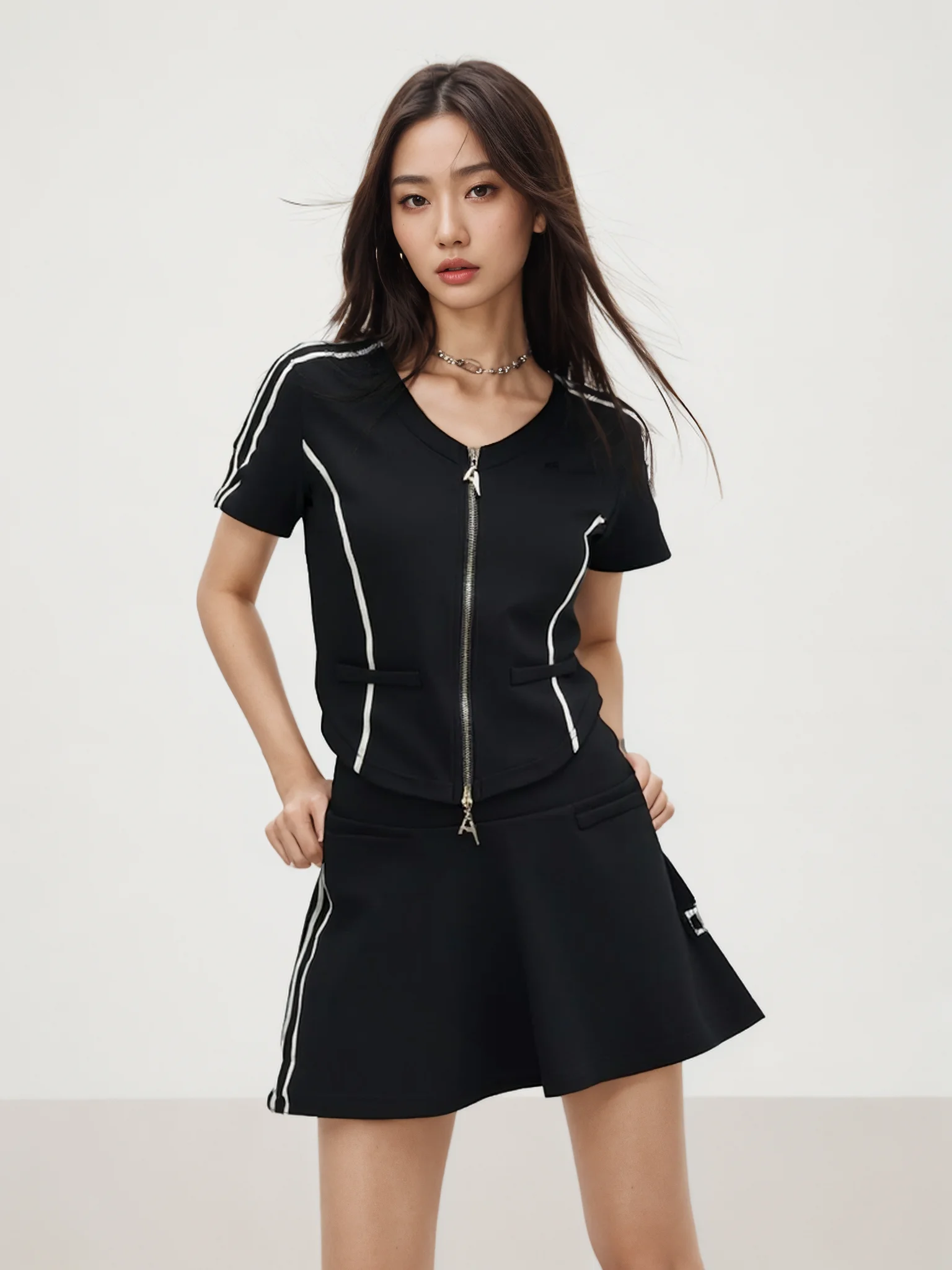 

Летний повседневный спортивный комплект Bloom World: юбка-шорты на молнии, облегающая, красивая, простая, женская, с коротким рукавом