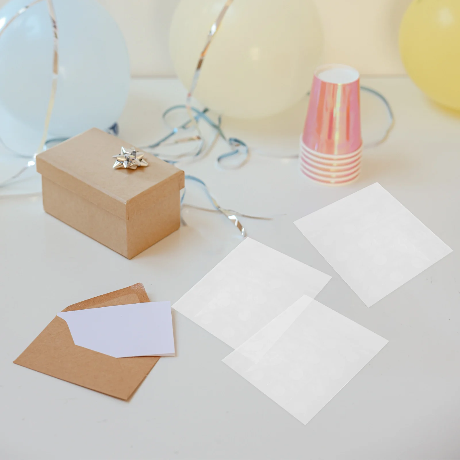 

1000pcs Balloon Fixing Glue Clear Double Sided Adhesive Dots 50 Sheets 20 Points per Sheet for Smooth Surfaces Reusable Stickers