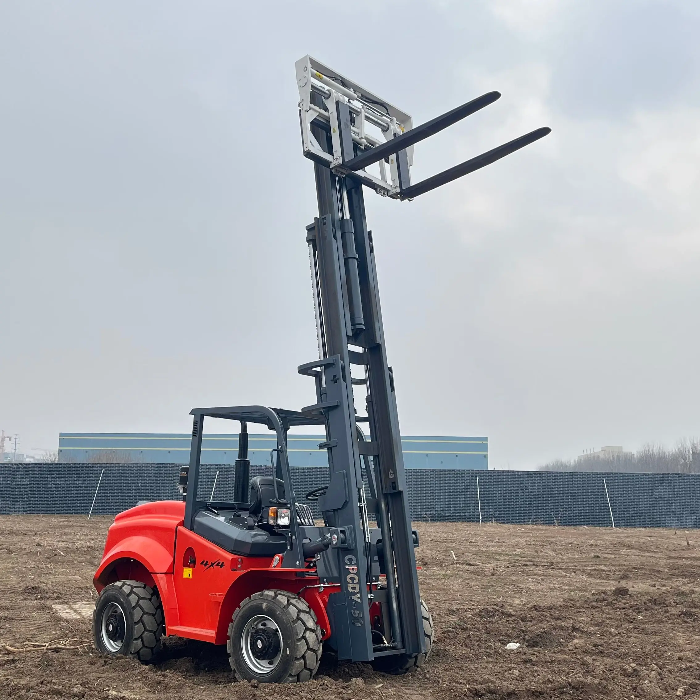 3.5-5 T integrato presa di fabbrica a quattro ruote motrici carrello elevatore fuoristrada del sistema idraulico