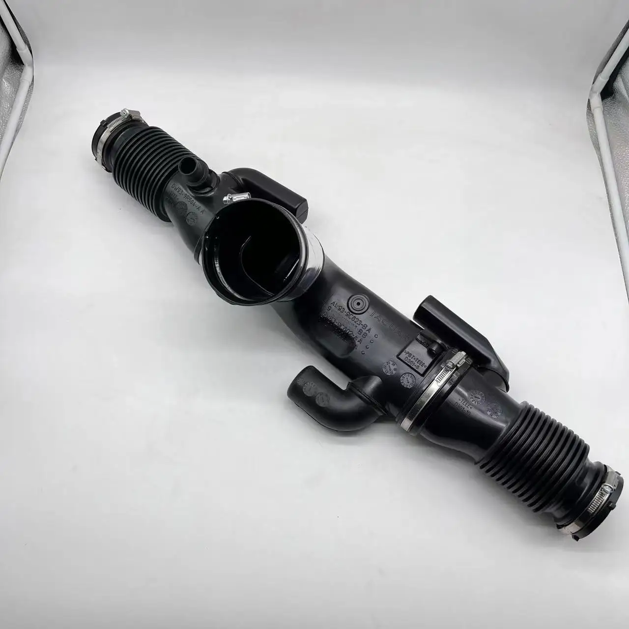 C2D17107  C2Z17820 C2D19760 Engine Air Intake Hose Coolant Tube Pipe accessories For JAGUAR XJ 2010- XF 2009-2015 3.0L - view 4